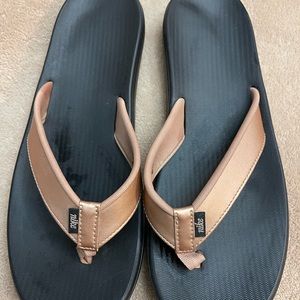 Nike Bella Kai Thong, Metallic Gold, Size 9, Never Worn